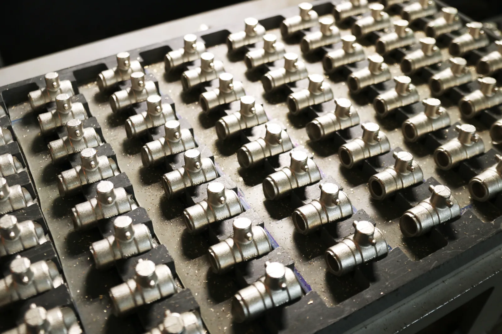 Forged brass fitting bodies of the IFANNova 2405 series before finishing
